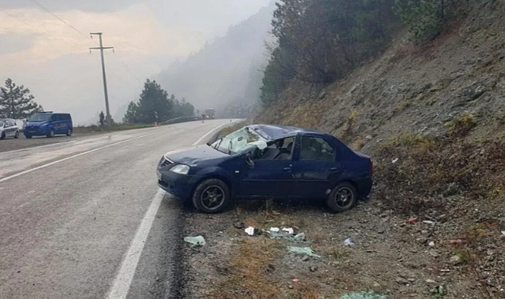 Kontrolden Çıkan Otomobil Takla Attı: 2 Yaralı
