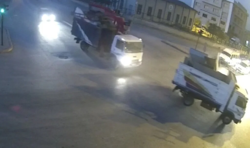 Konya'da 80 bin liralık hurdayı kamyonetlerle çalan hırsızlar yakalandı