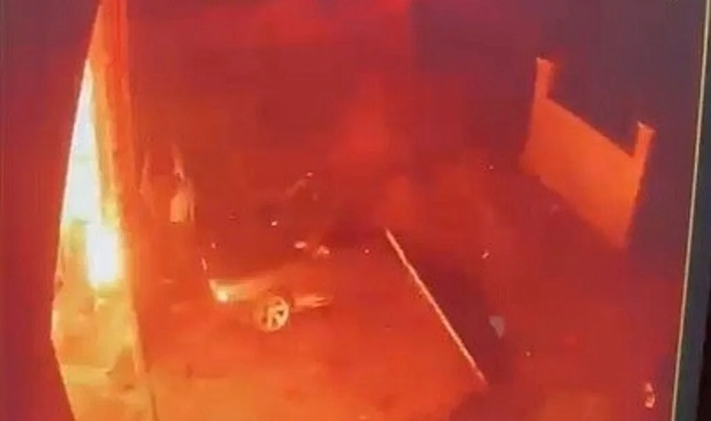 Konya’da patlayan LPG tankının iş yeri kapısını yerinden söktüğü anlar kameraya yansıdı