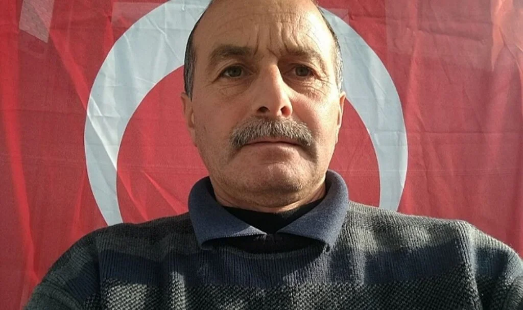 Köpeklerden kaçarken canından oldu