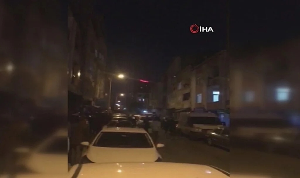 Küçükçekmece’de iki grup arasındaki sözlü tartışma taşlı sopalı kavga dönüştü