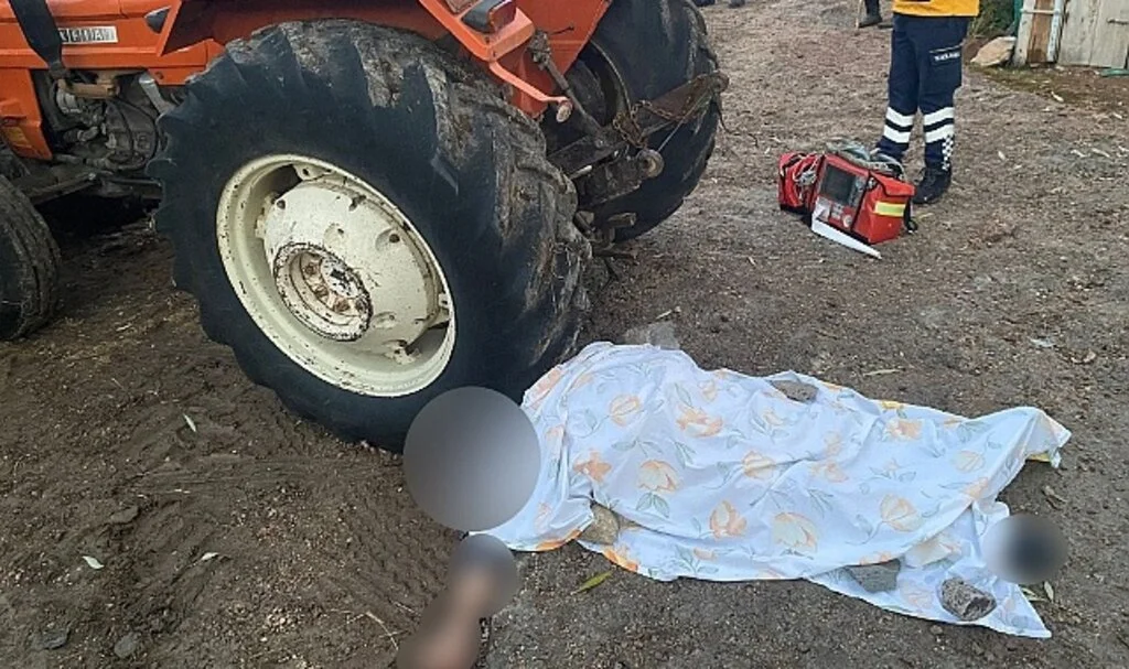 Kullandığı traktörün altında kaldı, olay yerinde vefat etti