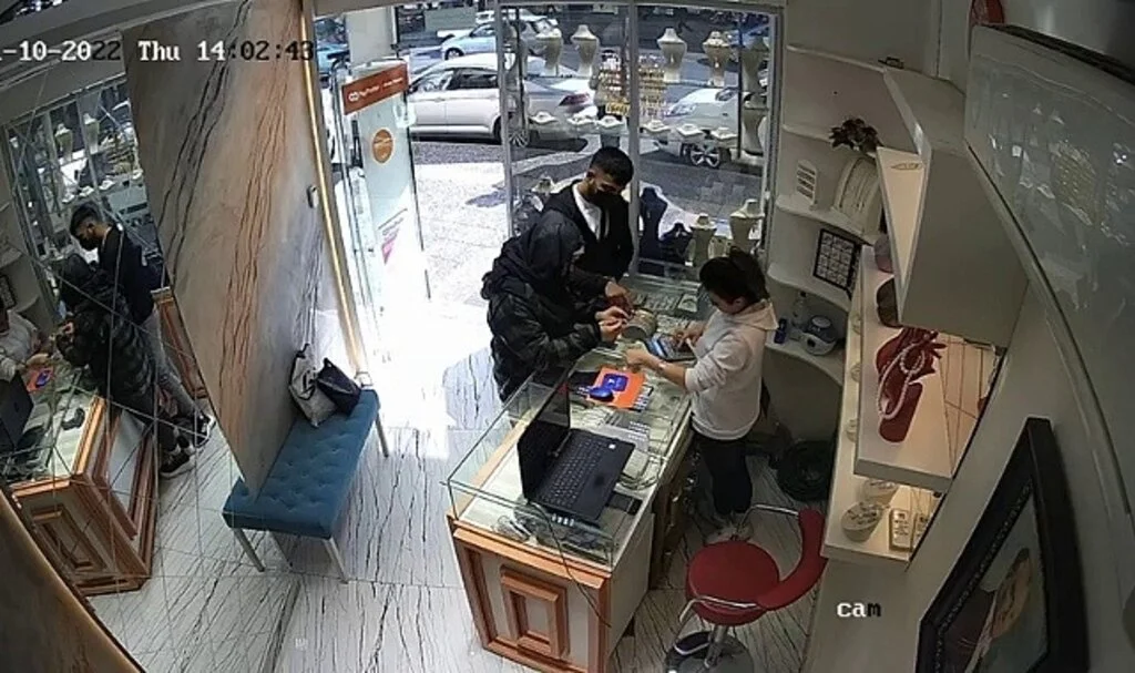 Kuyumcuyu El Çabukluğuyla Soydular