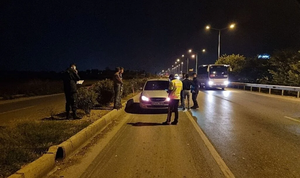 Manavgat'ta alkollü otomobil sürücüsü alkollü yayaya çarptı