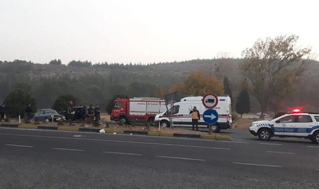 Manisa'da trafik kazası: 2 ölü 5 yaralı