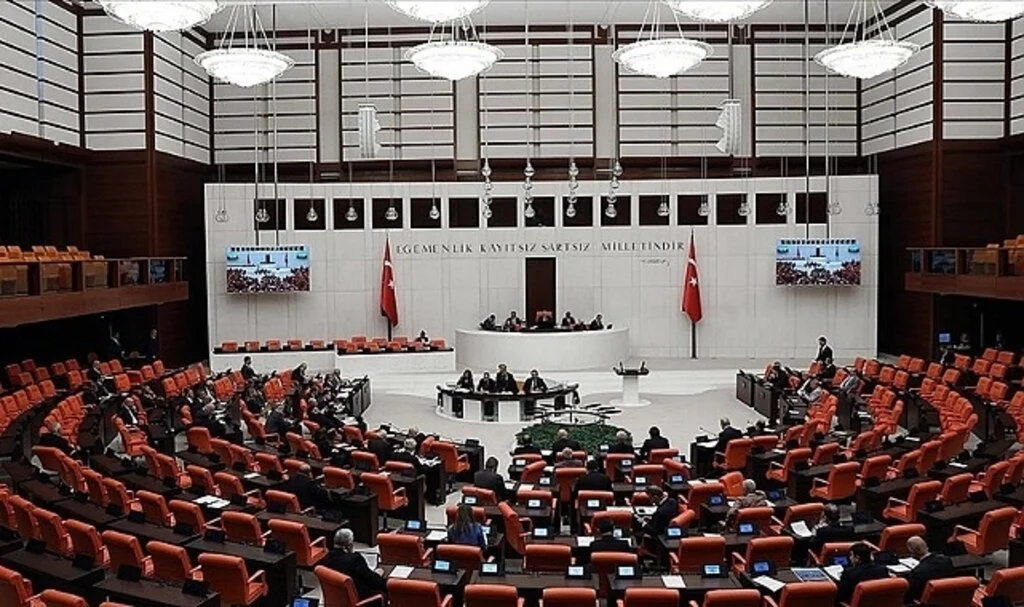 Meclis, cemevlerine yönelik düzenlemeleri de içeren kanun teklifi üzerindeki mesaisini sürdürecek