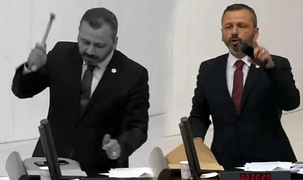 Meclis'te çekiçle telefonunu kıran CHP'li Erbay'a 10 bin liralık fatura