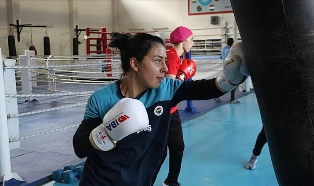 Milli boksör Kevser, Gençler Dünya Şampiyonası'nda altın madalya için yumruk sallayacak