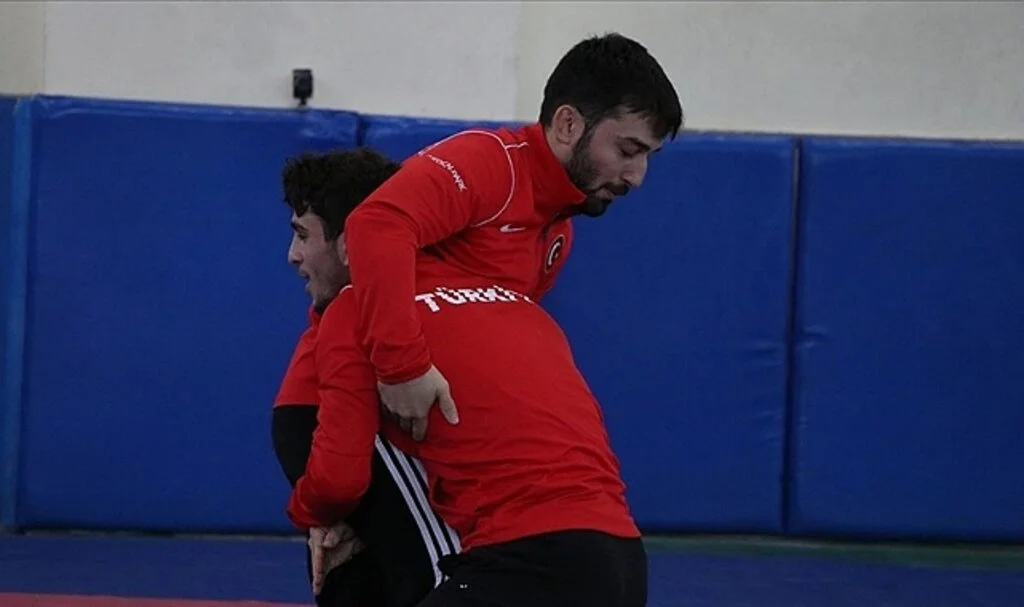 Milli güreşçiler Ahmet Duman ve Doğuş Ayazcı'nın Hedefi 2024 Paris Olimpiyatları