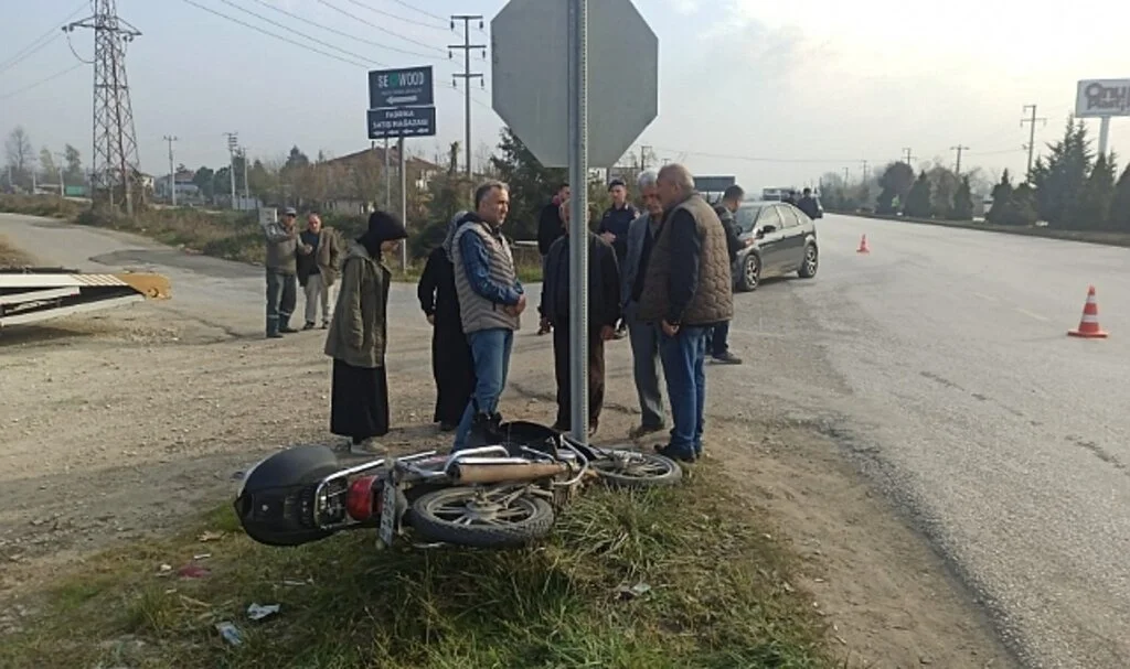 Motosiklet ile otomobil çarpıştı 2 yaralı
