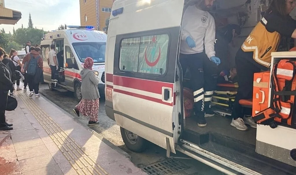 Motosikletten düşen 2 kişi yaralandı