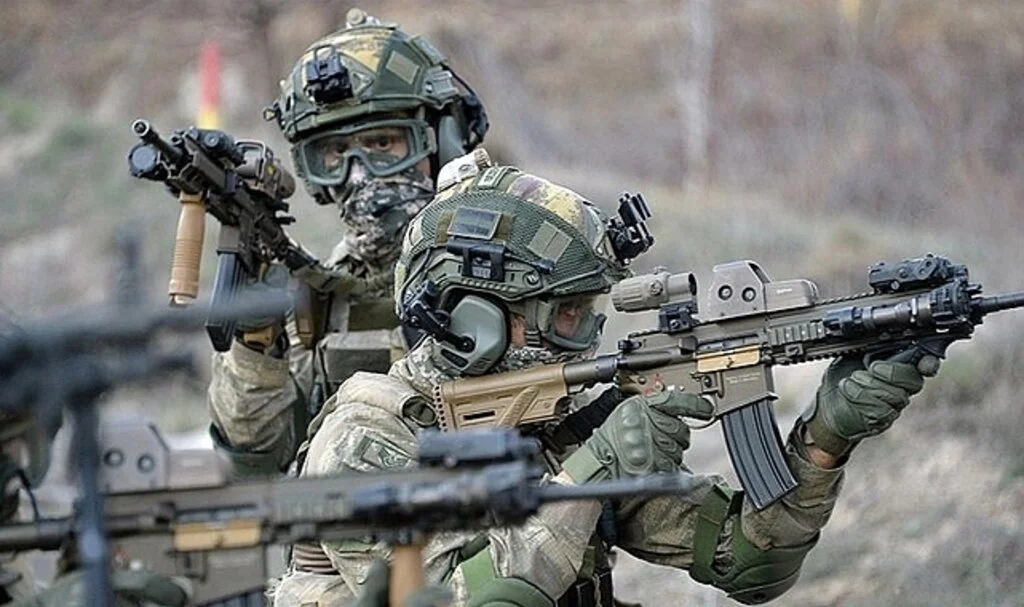 MSB duyurdu: Pençe-Kilit Operasyonu bölgesinde teröristlere ait çok sayıda silah ele geçirildi