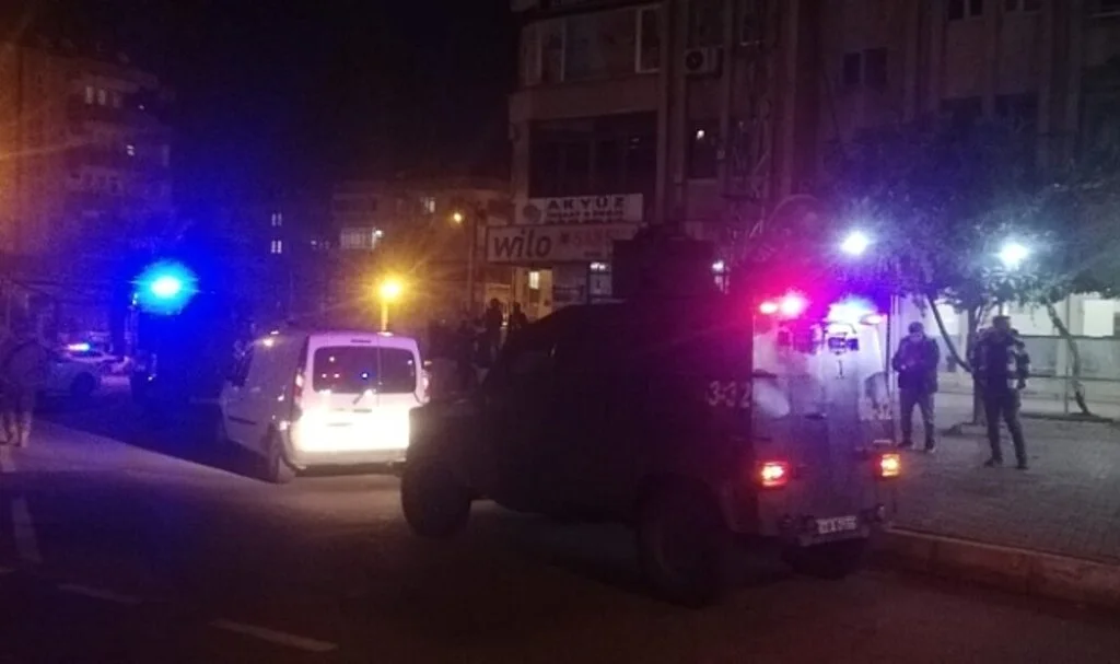 Narkotik operasyonunda polislere saldırı: 2 polis yaralı