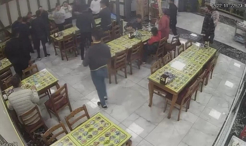 Nefes borusuna yemek kaçan kadını ‘Heimlich’ manevrası ile kurtarıldı