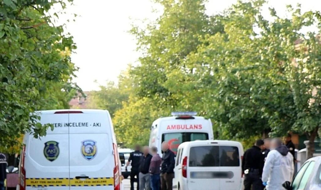 Odunlukta bıçakla hayatına son verdi