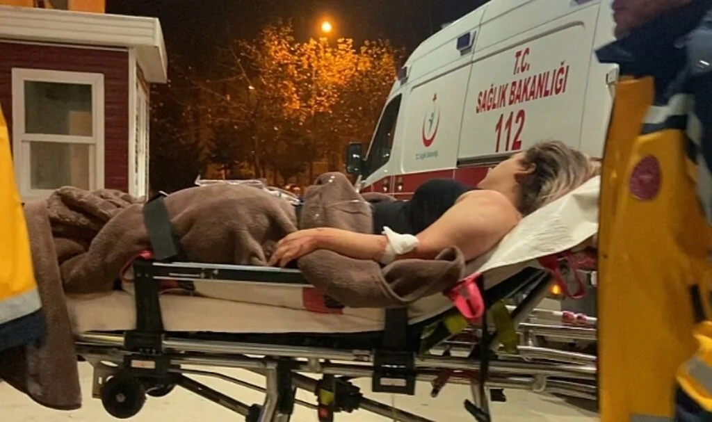Öfkeli koca eşini 6 yerinden bıçakladı