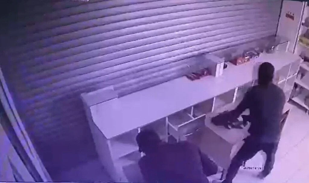 Okul kantinine giren kar maskeli 5 hırsız yakalandı