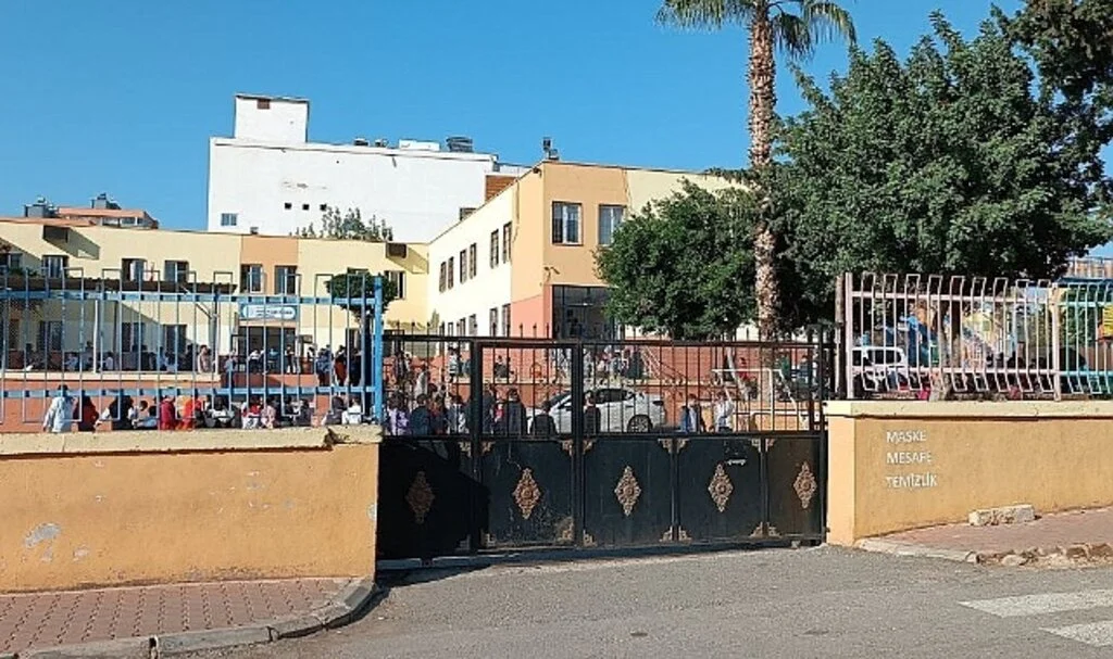 Okulda dehşet: Mersin'de kız öğrenci tuvalette bıçaklanarak öldürüldü