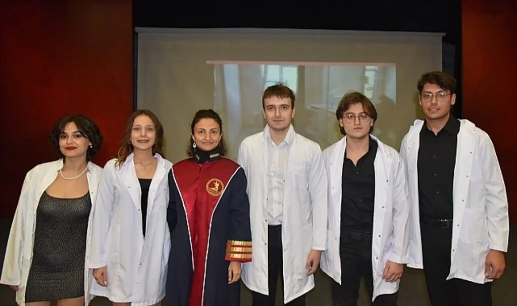 OMÜ 'de Diş Hekimliği Fakültesi Öğrencileri Beyaz Önlük Giydi