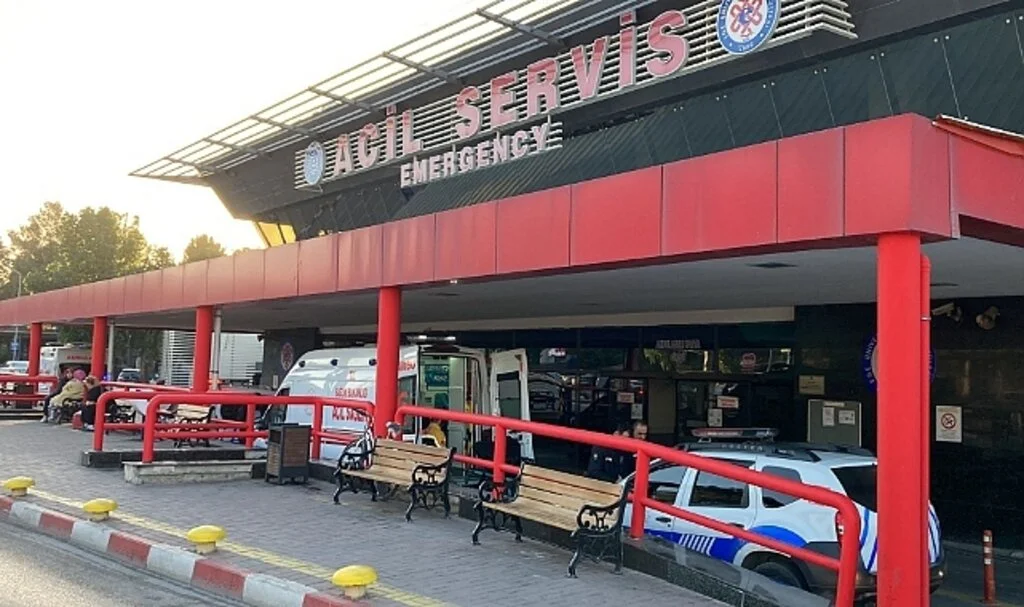 Önce annesini sonra kendini bıçakladı