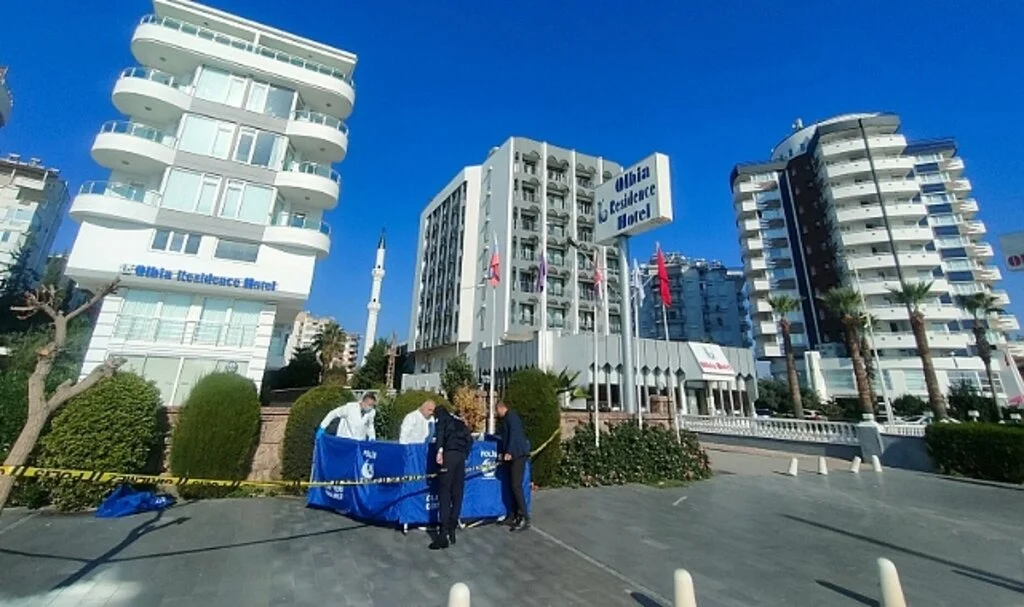 Oteller bölgesinde yaşadığı bankta ölü bulundu