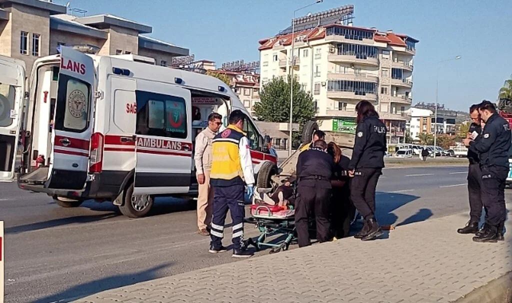 Otomobil ile hafif ticari araç çarpıştı: 2 yaralı
