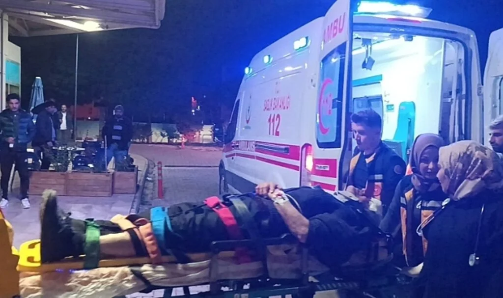 Otomobil ile Minibüs Çarpıştı: 7 Yaralı