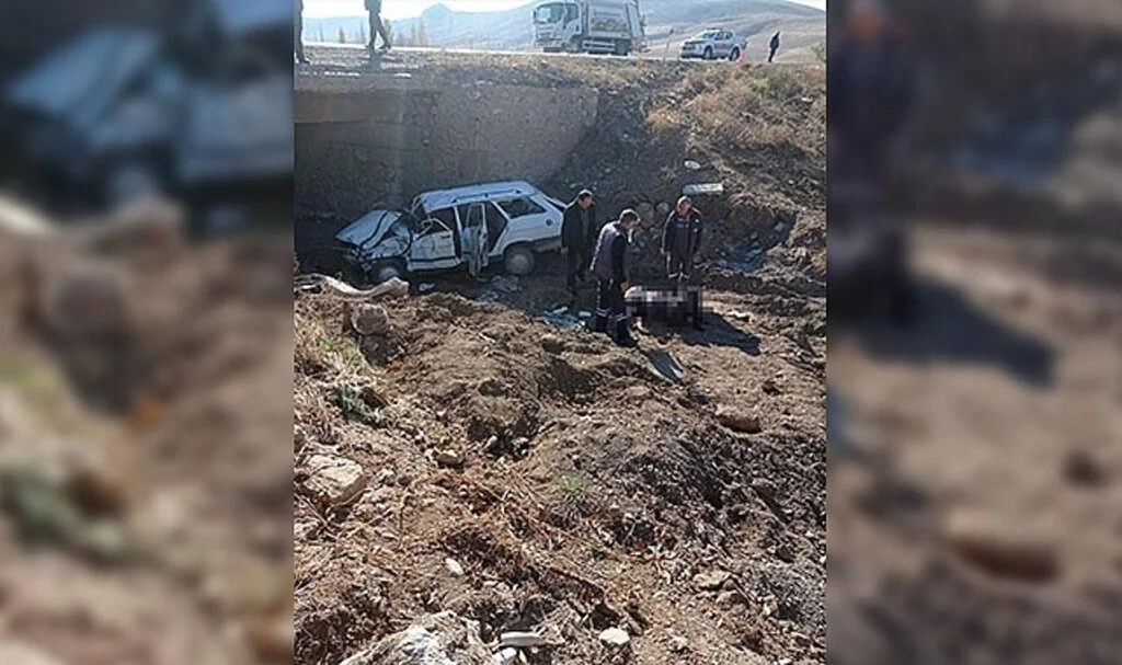 Otomobil köprüden düştü: 1 ölü, 2 yaralı