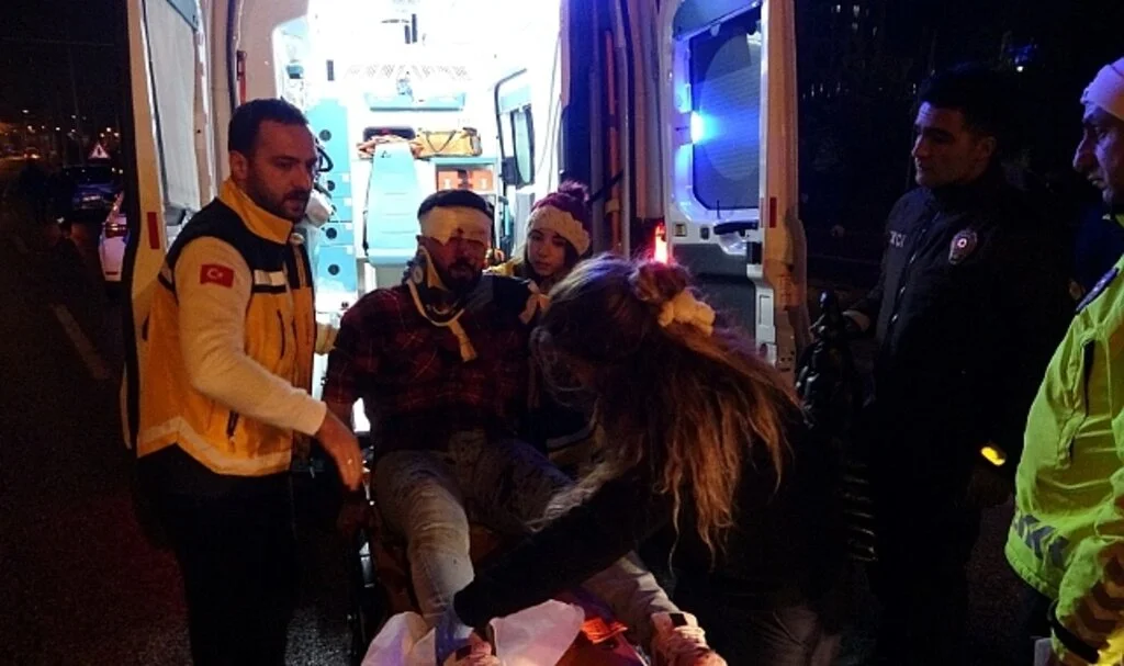 Otomobil polis aracına çarptı: 2’si polis 4 yaralı