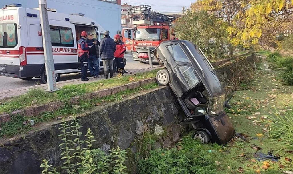 Otomobil su kanalına uçtu