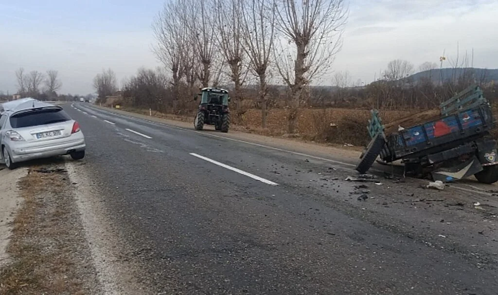 Otomobil traktöre çarptı: 1 yaralı