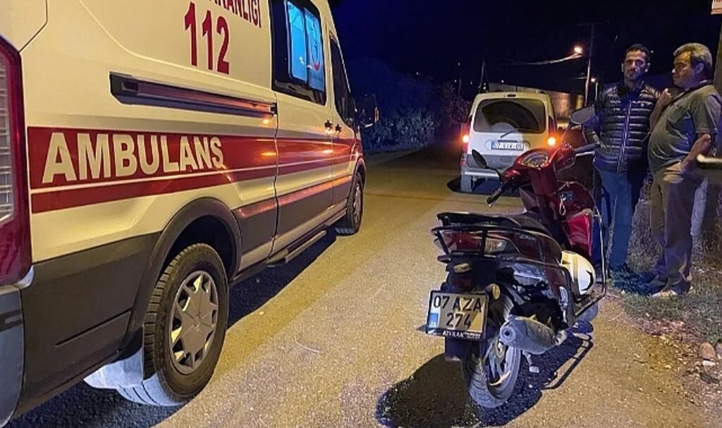Otomobilin çarpıp kaçtığı motosiklet sürücüsü yaralandı