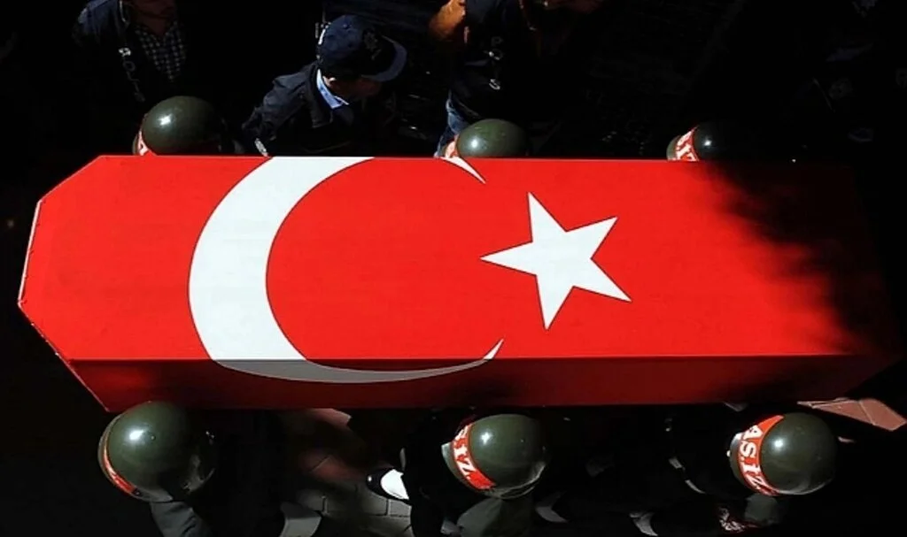 Pençe-Kilit Harekatı bölgesinde teröristlerle çıkan çatışmada yaralanan bir asker şehit oldu