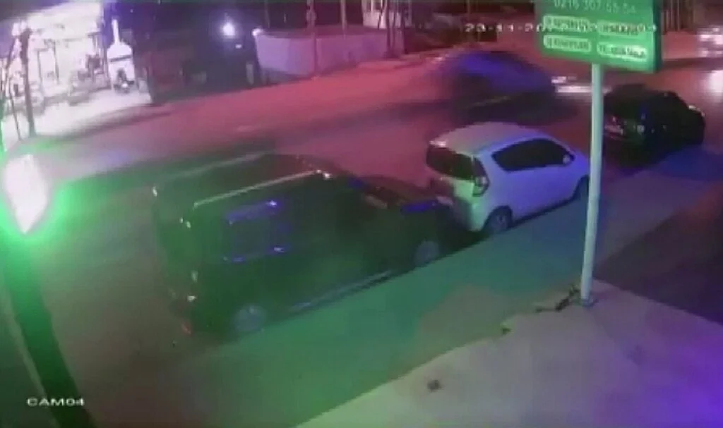 Pendik’te 1’i ağır 2 kişinin yaralandığı kaza kamerada