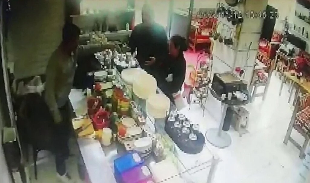 Pendik’te tırnakçılar 16 yaşındaki gence yakalandı