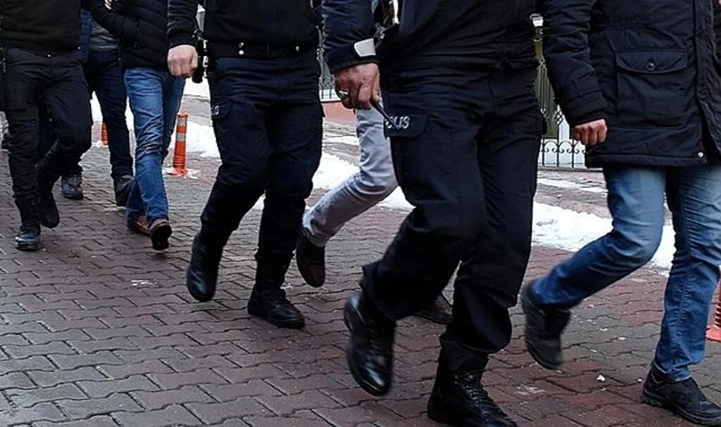 Sakarya'da 10 ilçede 'kaçakçılık' operasyonu: 72 zanlı yakalandı