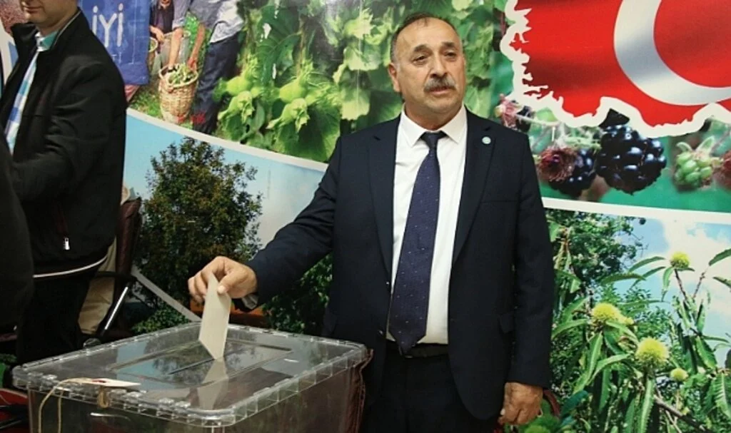 Salıpazarı'nda Şahin'e güven oyu 