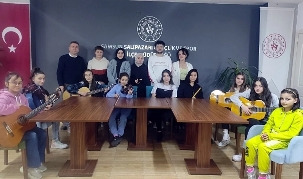 Salıpazarı'nda Ücretsiz Enstrüman Kursuna Yoğun İlgi 