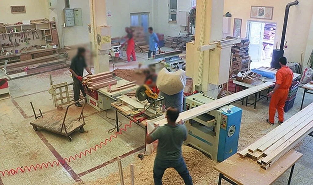 Samsun cezaevinde Hükümlüler bahçe ve balkon mobilyaları üretiyor
