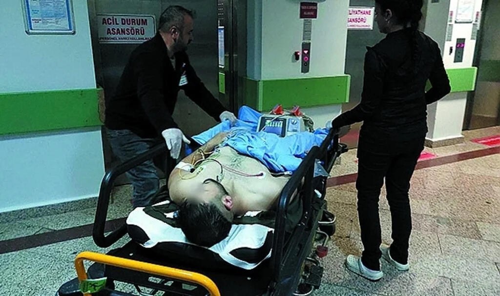 Samsun'da bıçaklı saldırıya uğrayan genç ağır yaralandı