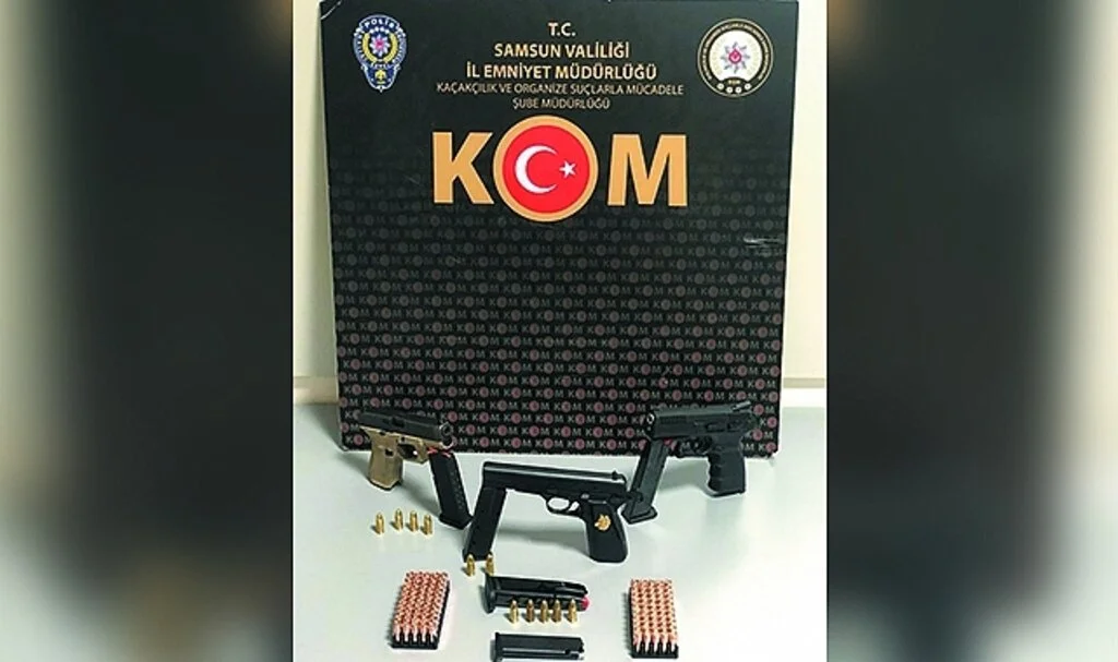 Samsun'da Bir Araçta 3 Ruhsatsız Tabanca Bulundu: 2 Gözaltı