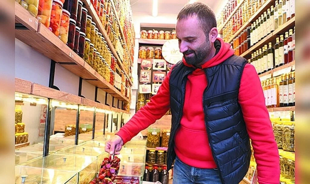 Samsun'da Bir Turşucu Dolar ve Euro'nun Turşusunu kurdu