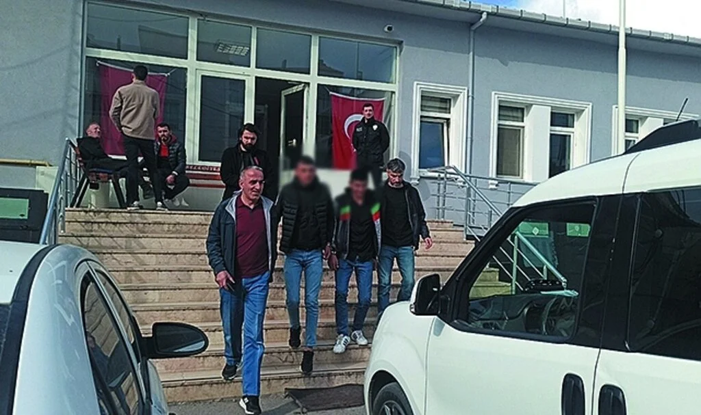 Samsun'da Büfeye Silahlı Saldırı Düzenleyen 2 Kişi Teslim Oldu