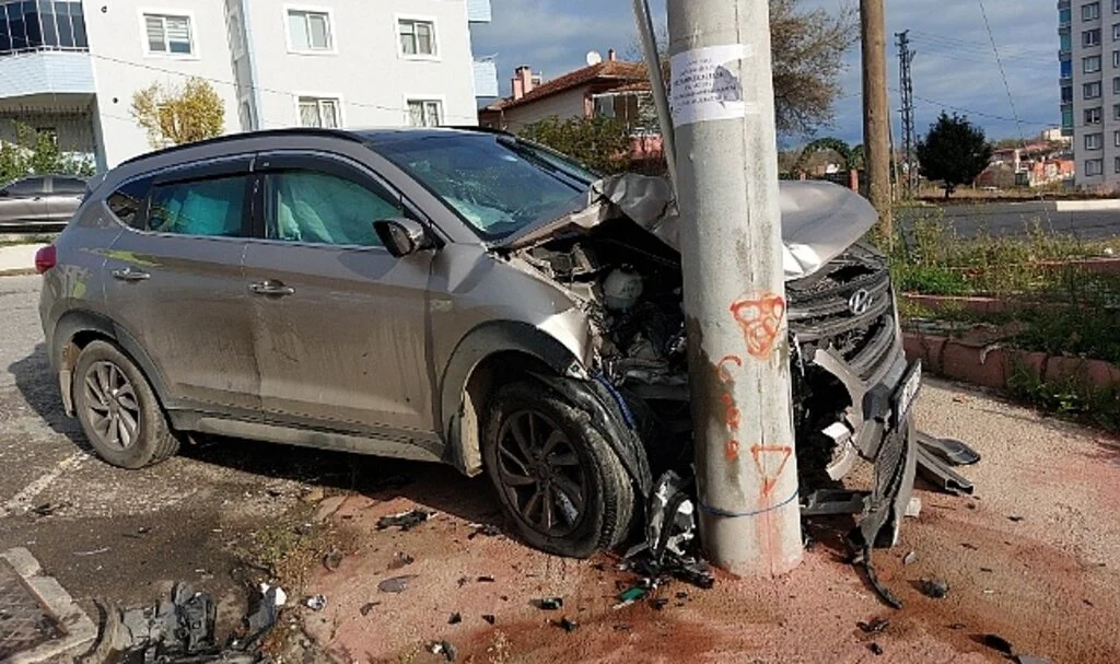 Samsun'da Cip ile Kamyonet Çarpıştı  1'i Doktor 2 Yaralı