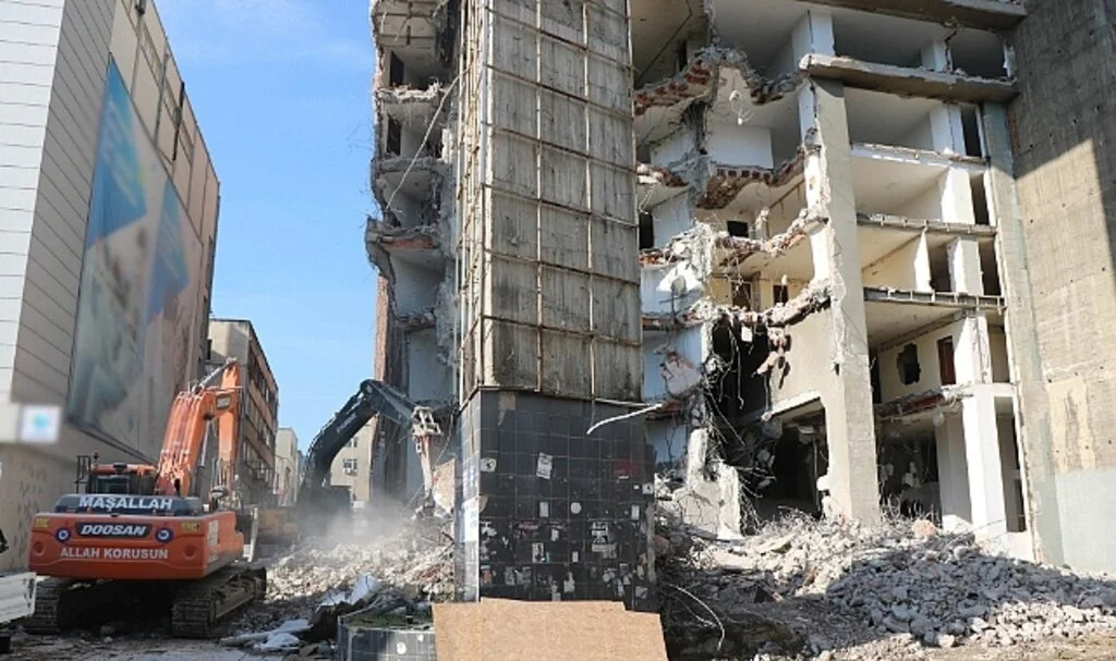 Samsun'da Dev Binada Yıkım Hızlandı
