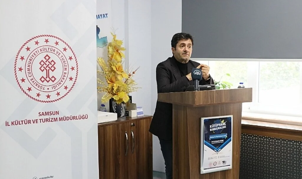 Samsun'da "Dijitalleşen dünyada ekonomi ve gençlik" söyleşisi düzenlendi
