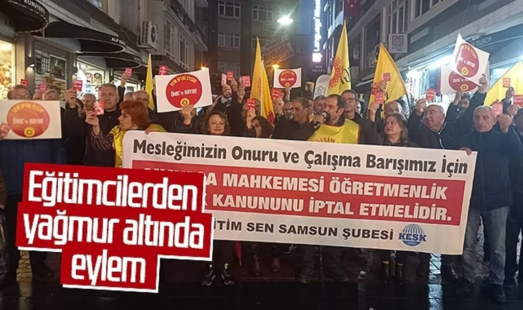 Samsun'da eğitimcilerden yağmur altında eylem 