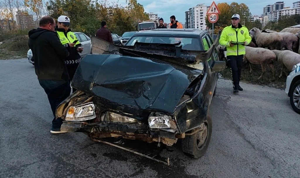 Samsun'da iki otomobil çarpıştı: 2 çocuk yaralı