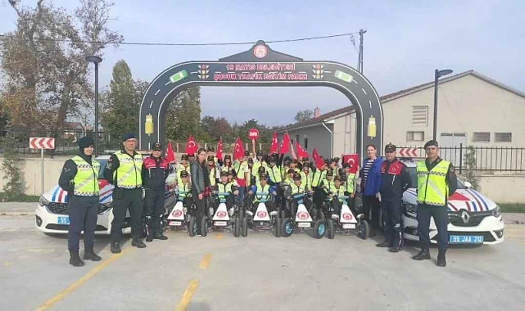 Samsun'da jandarma kırsalda yaşayan öğrencilere trafik eğitimi verdi