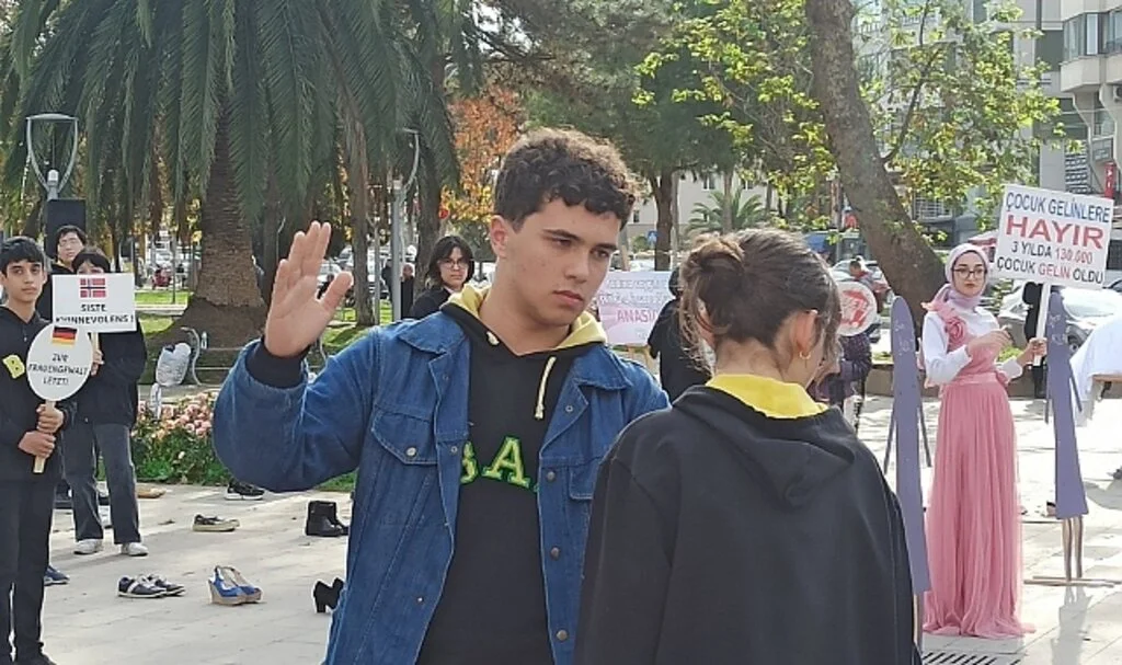 Samsun'da Lise Öğrencilerinden "Kadına Şiddete Hayır" Etkinliği
